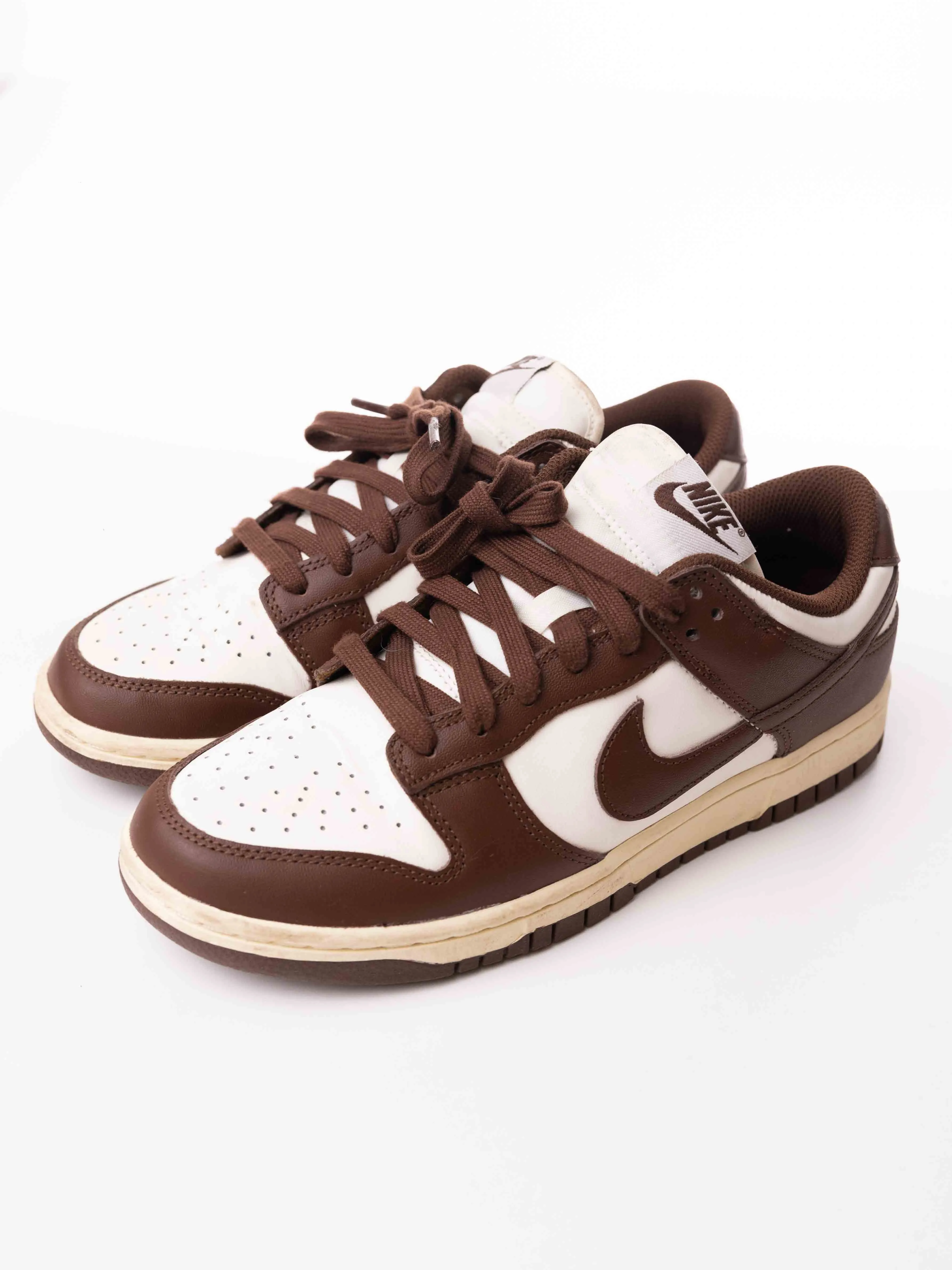 CERTIFIED THRIFT  NIKE COCOA DUNK LOW