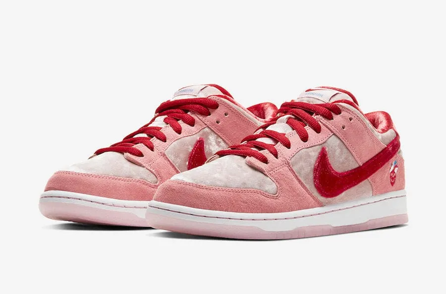 Nike SB Dunk Low StrangeLove Skateboards (Regular Box)