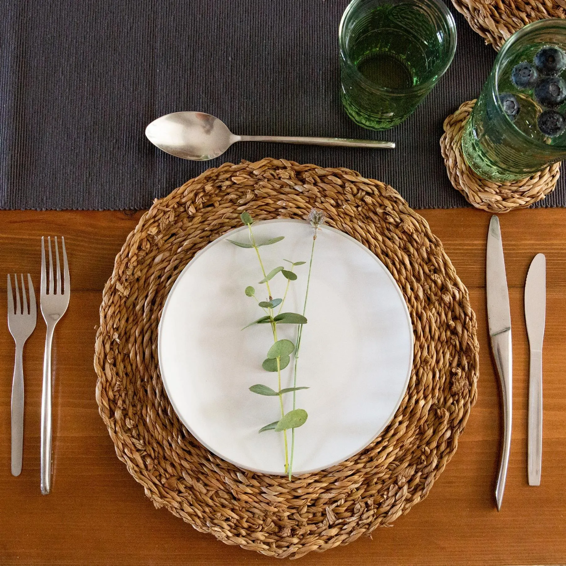 Table Linen & Mats | Round Woven Seagrass Placemats 30cm Pack of 6 | Argon Tableware